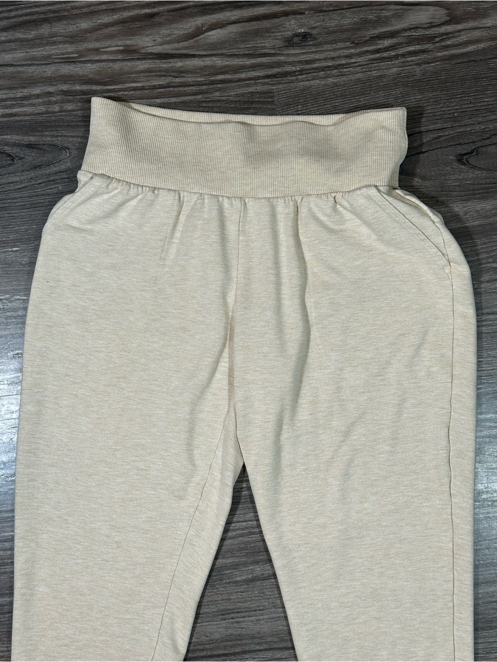NIKE $70 YOGA FLOW Oatmeal Slim Fit Mid Rise 7/8 Ribbed Cuff Pants M - Picture 4 of 13